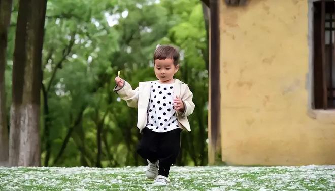 4岁孩子被蜱虫咬伤妈妈一个果断处理被医生称赞：做得好(图1)