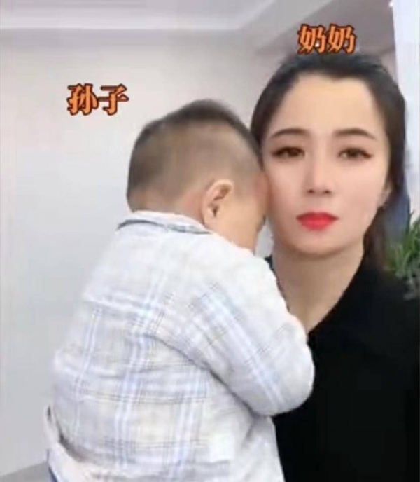 九游会J9：43岁奶奶全职带娃8个月吐槽孩子爸妈成天玩看容貌网友惊艳(图2)
