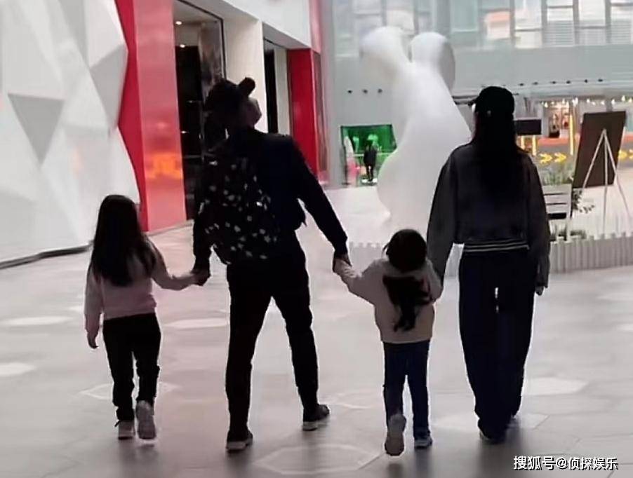 方媛俩女儿近照曝光姐姐超像妈妈妹妹似爸爸郭富城翻版(图8)