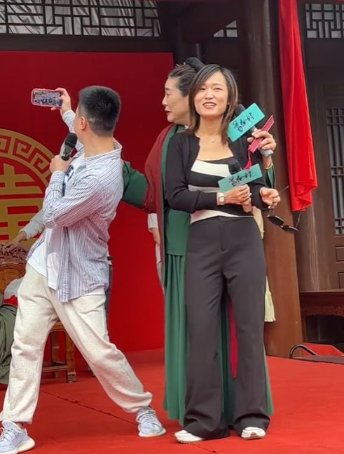 九游会J9：开封王婆在江西被四大财女整破防最后一位要求令王婆难堪(图43)