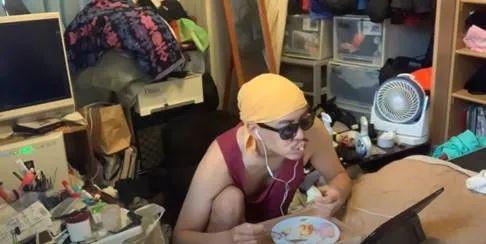 “大叔孩”在最后的温馨里老去(图5)