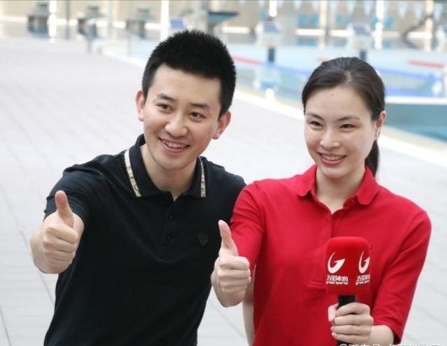跳水冠军吴敏霞结婚纪念日！帅老公秀恩爱一家三口属女儿颜值低(图1)