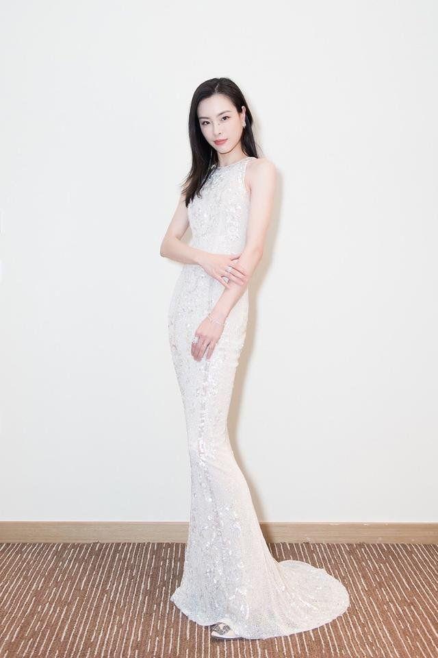 跳水冠军吴敏霞结婚纪念日！帅老公秀恩爱一家三口属女儿颜值低(图8)