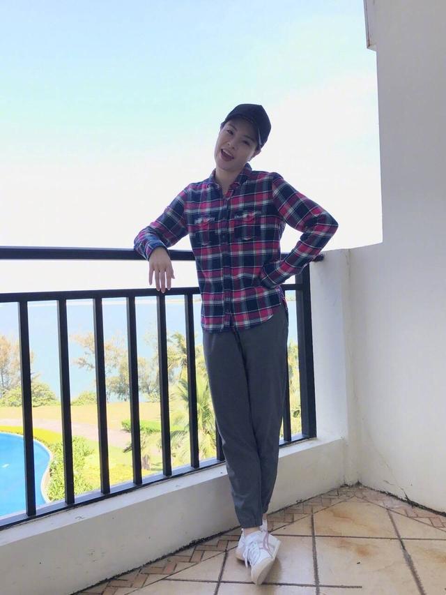 跳水冠军吴敏霞结婚纪念日！帅老公秀恩爱一家三口属女儿颜值低(图6)