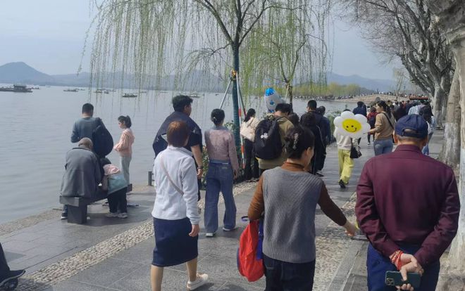 比假期先到的是雨雨雨！今天大批杭州伢儿已经出发…(图2)