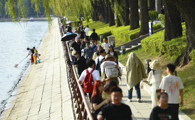 这场面人人都预料到了……可要的就是这份热闹！(图6)