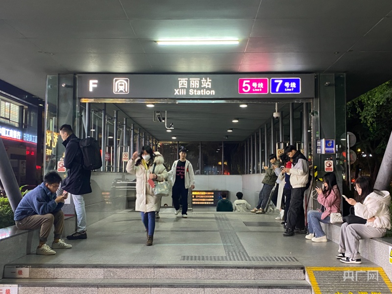 深圳过冬也穿羽绒服？短袖一键切换羽绒服是心“冻”的感觉(图3)