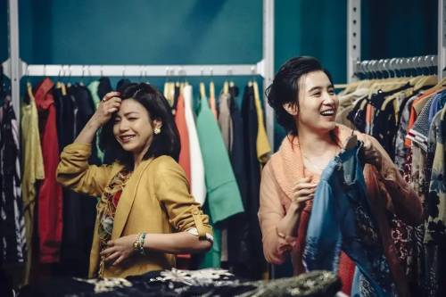 “月薪两万不敢在商场买衣服”冲上热搜你现在还逛商场吗？(图7)