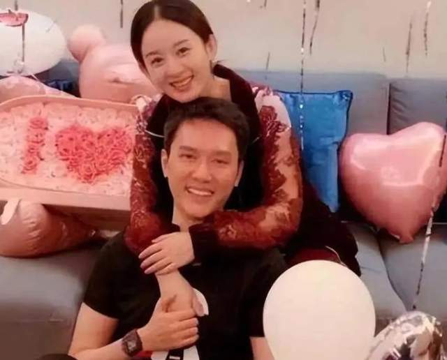 九游会J9：冯绍峰带娃有一套儿子想想近照曝光像妈妈赵丽颖缺席遭吐槽(图7)