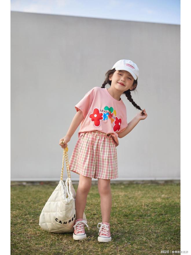 成都熠翊发服饰有限公司童装集合店2024年演绎平价奢华新标准(图1)