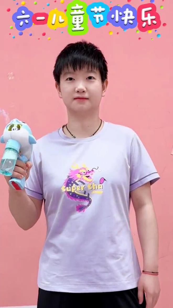 孙颖莎最新消息真人出镜祝福儿童节快乐重庆赛将大战好闺蜜(图2)