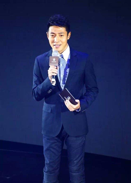 撒贝宁一家端午出游开388万豪华房车引争议网友质疑其收入(图17)