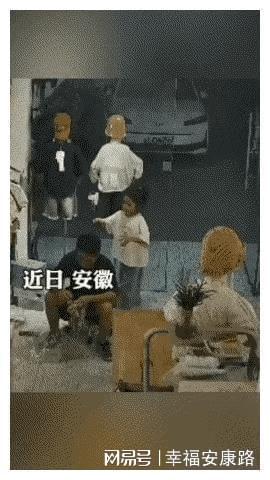 J9九游会：枉为人父！女孩被爸爸踢飞后续：知情人发声男子踹孩子内情披露(图2)