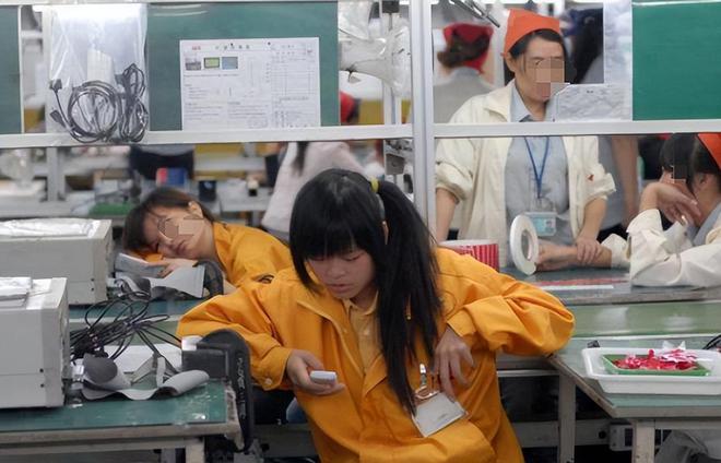 九游会J9：校花陈皖枝：被丈夫喂到330斤睡塌两张床丈夫：我怕她被抢走(图4)