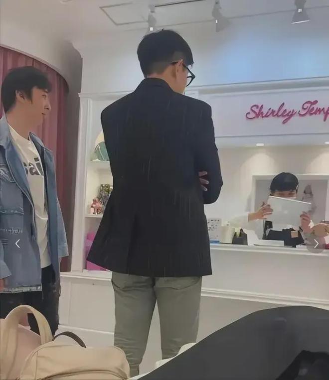 还得是王思聪！换头像回应私生女一事“你爹来了”四字疑似承认(图2)