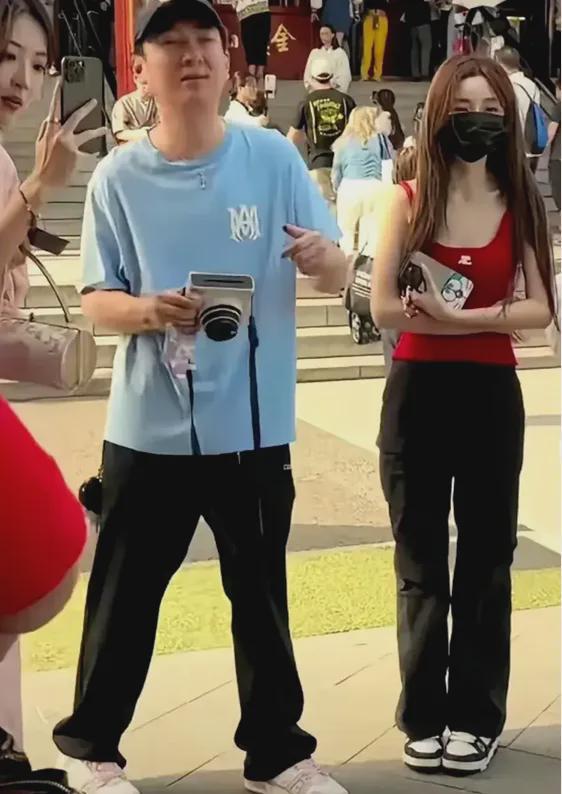 黄一鸣坦言孩子是王思聪的！男方带新美女现身寺庙游玩(图13)