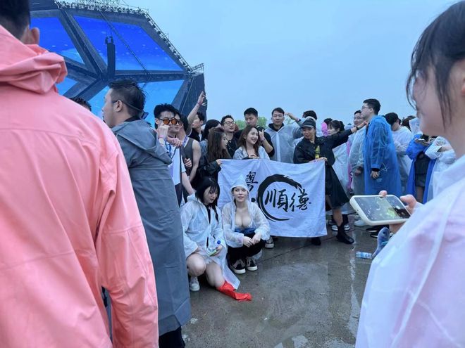 轻松一刻：女下属穿这样对你表白你扛得住吗？(图20)