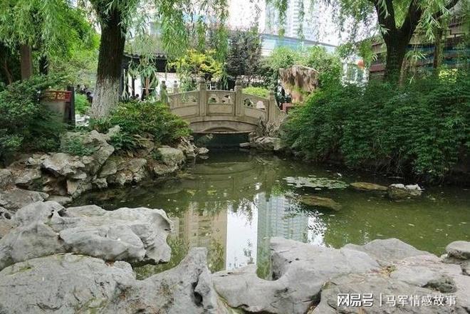 我今年60没有过老公以外的男人却出轨老同学(图2)
