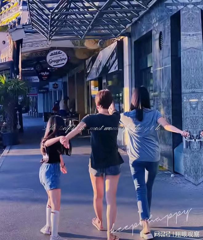 九游会J9：马伊琍大女儿父亲节晒合照：父女歪头卖萌超有爱文章老到认不出(图5)