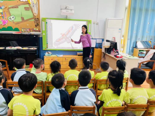 彩绘春天 放飞梦想——长幼教育集团总园开展2024春季大班年级组社区活动(图1)