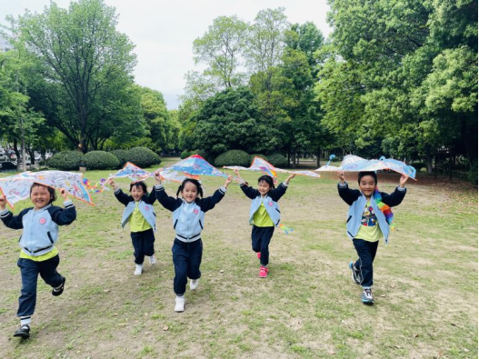 彩绘春天 放飞梦想——长幼教育集团总园开展2024春季大班年级组社区活动(图4)