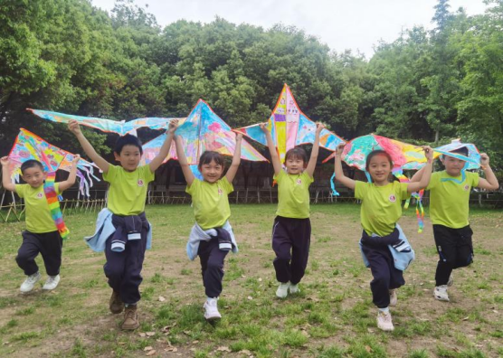 彩绘春天 放飞梦想——长幼教育集团总园开展2024春季大班年级组社区活动(图5)