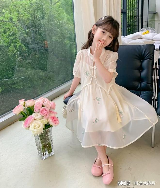 九游会J9：拒绝平庸2024年成都熠翊发服饰有限公司集合店童装无可挑剔(图2)
