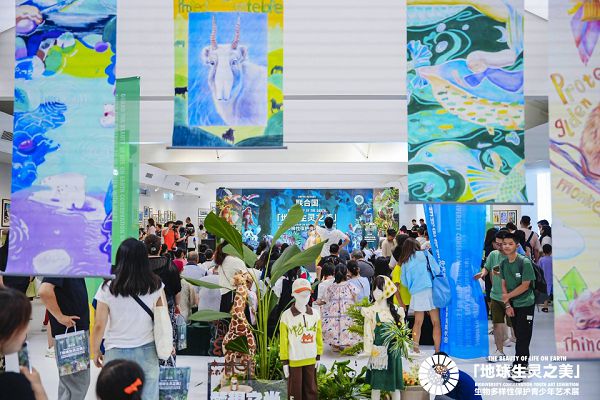 童装品牌男生女生助力“梦想之光”让孩子的画闪耀联合国(图1)