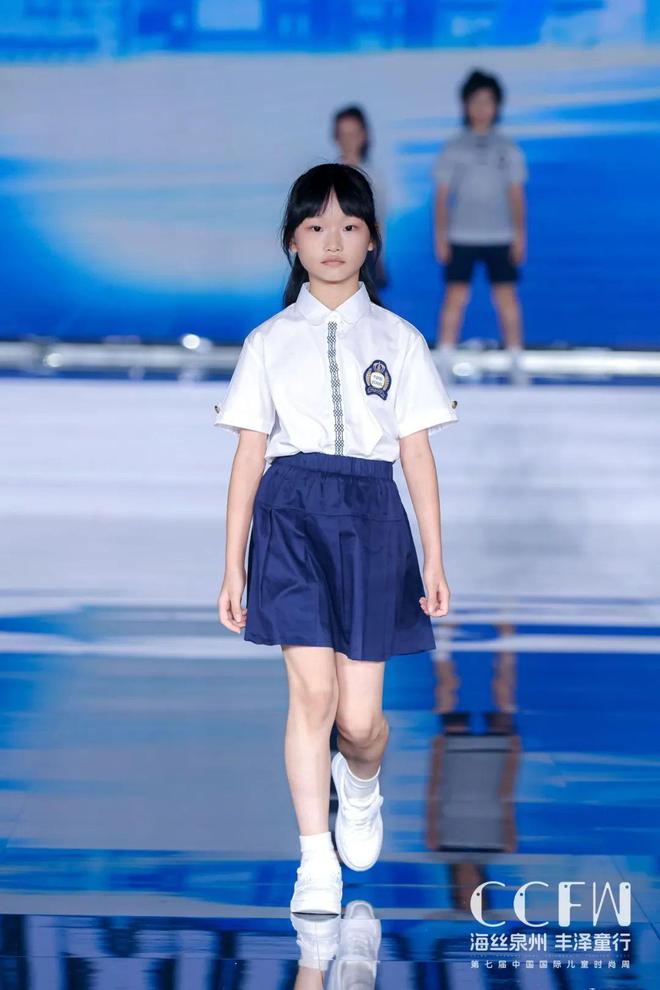 不同年龄段的风格与气质——淘帝2024校园主题童装发布秀(图4)