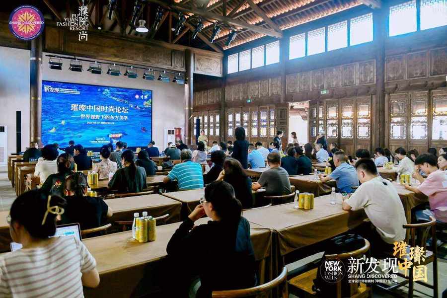 J9九游会：2024新发现全球设计师和模特中国区总汇演在濮院时尚古镇圆满落幕(图9)
