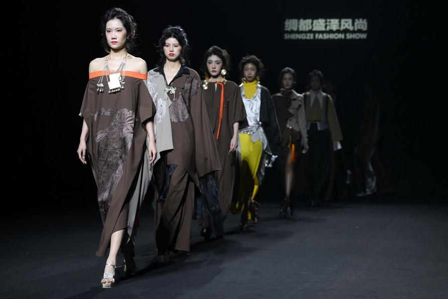 2024秋冬中国国际时装周成功举办以“赋”为名向未来出发(图11)