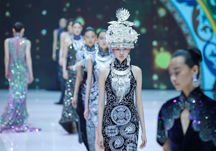 J9九游会：时装周上国潮风(图2)