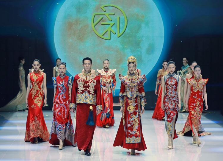 J9九游会：时装周上国潮风(图1)