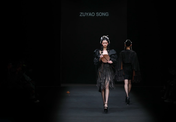 J9九游会：时装周上国潮风(图5)
