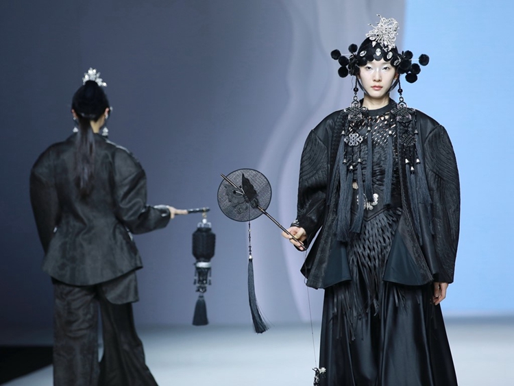 J9九游会：时装周上国潮风(图19)