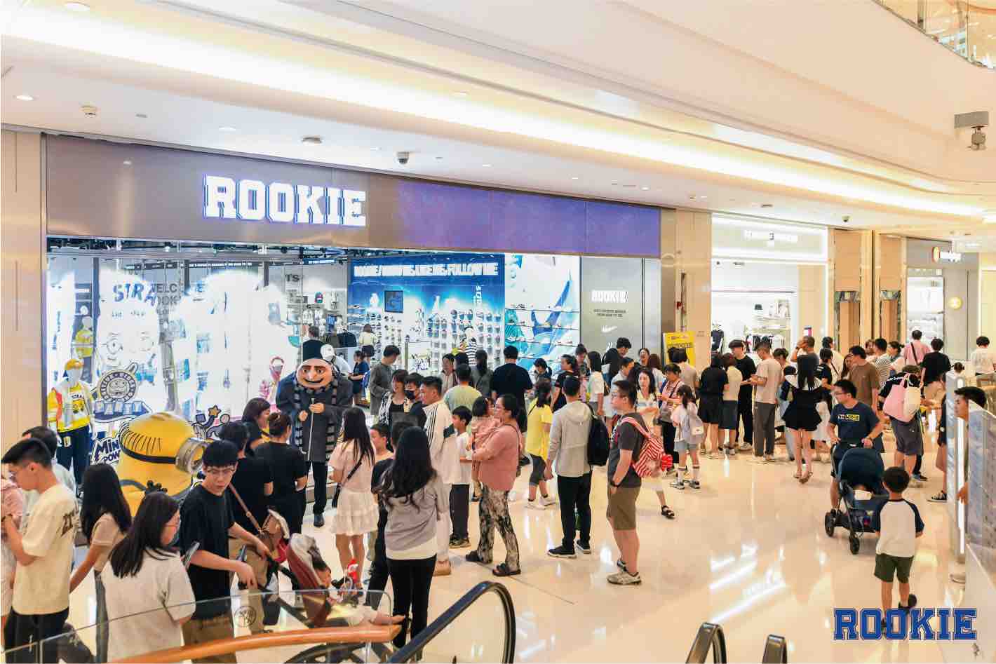 九游会J9：LEVISKIDS小黄人萌酷联名掀起童装市场牛仔穿搭风暴(图3)