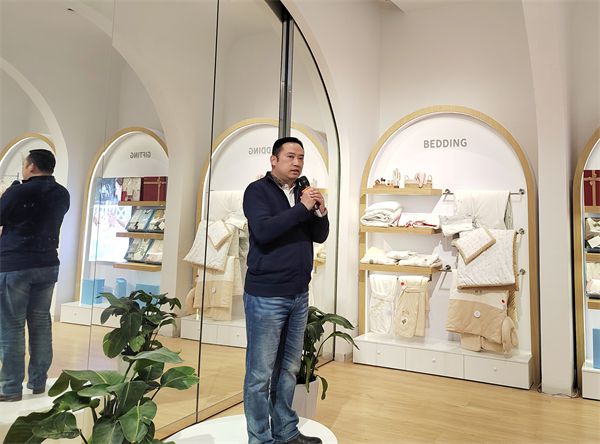 丽婴房2024秋冬订货会盛大启幕秘境寻踪主题引领时尚新风潮(图1)