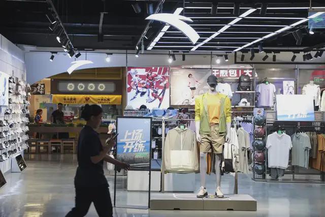 年入1600亿谁在穿安踏李宁？(图1)