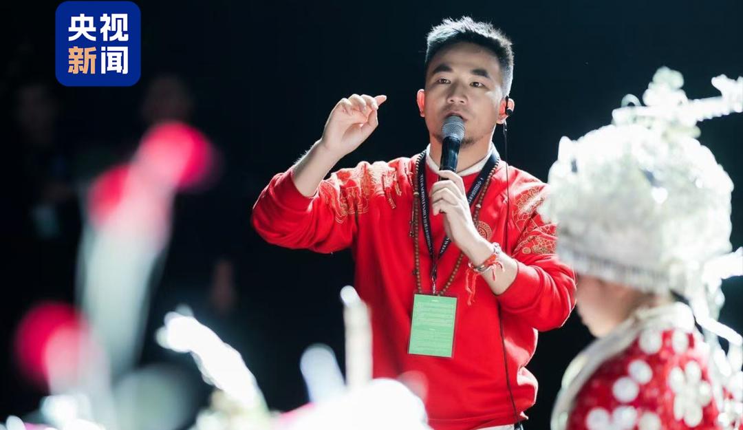 九游会J9：45个山里娃站上国际T台！设计师讲述藏在衣服里的秘密(图5)