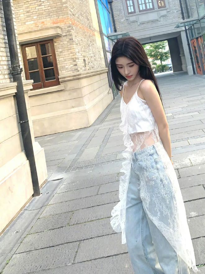 J9九游会：女生夏天的搭配(图2)