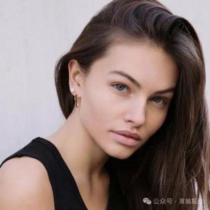 全球最美小女孩长大后疑整容变丑大翻车？4岁成时尚顶流却因一次可怕拍摄被封杀？(图3)