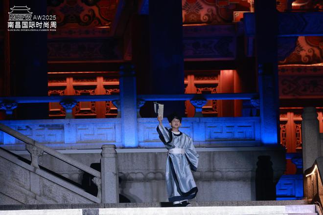 良良实业“良爱无界”大秀闪耀2025南昌国际时尚周(图2)