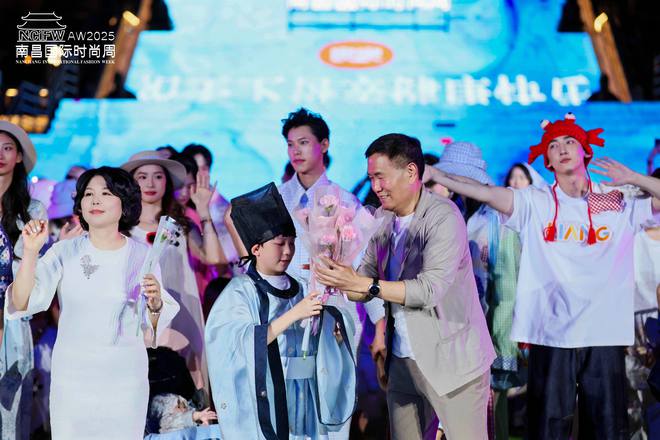良良实业“良爱无界”大秀闪耀2025南昌国际时尚周(图6)
