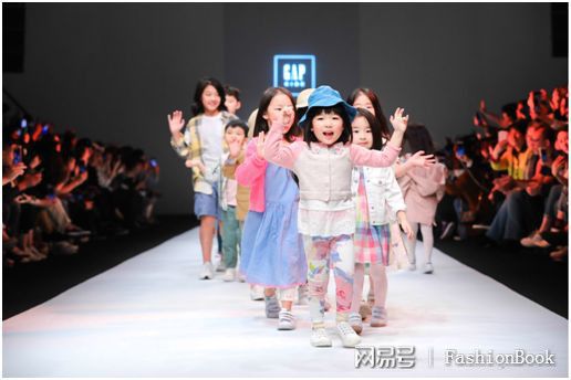 GAP再携萌娃亮相KIDSWEAR上海时装周发布2019童装新系列(图1)