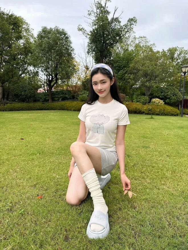 还是林允会穿平价衣服也能穿出高级感也太适合夏日出游了(图2)