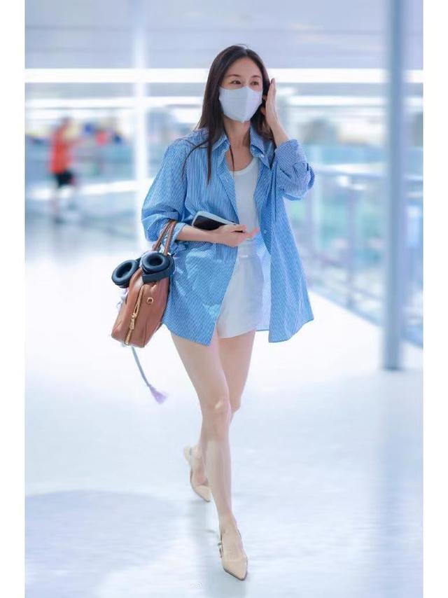 王子文又美出圈了穿短袖+百褶裙+运动鞋活力满满嫩得似少女(图3)
