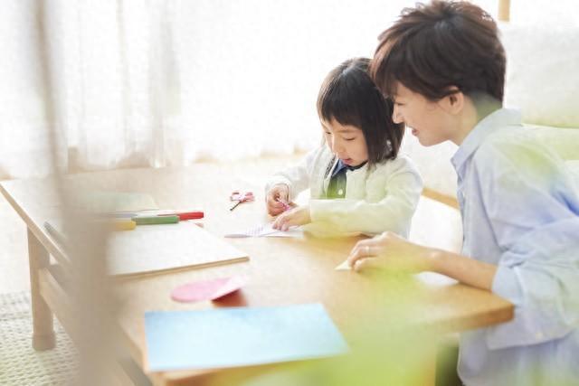 孩子偷同学东西如何教育(图1)