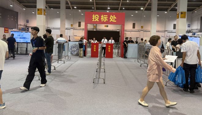 直击义乌“抢铺大战”！“世界超市”磁力四射(图2)