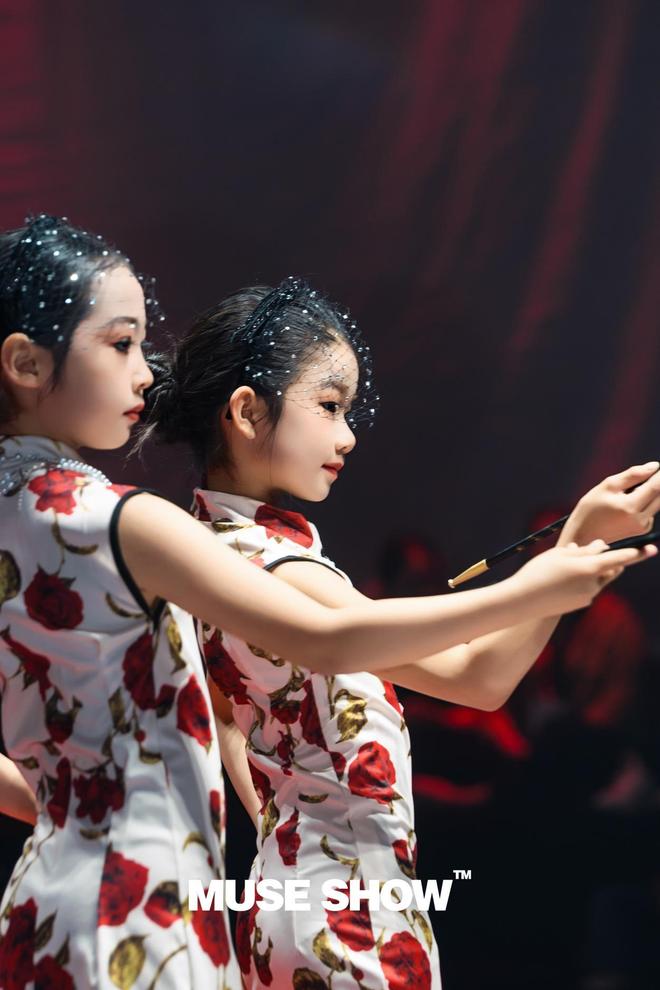 偶像芭莎星光盛典苏州湾璀璨启幕童模风尚引领無界时尚新潮流(图9)