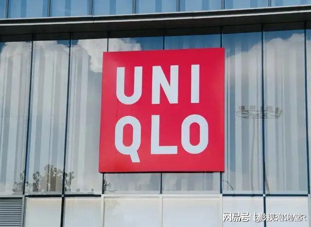 优衣库辣妹风翻车记：比童装还窄的S码劝退打工人(图1)